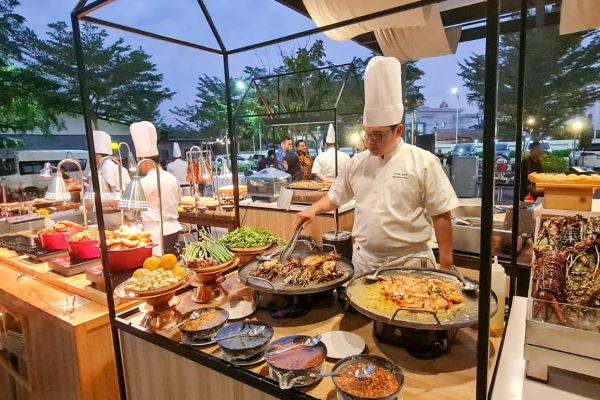 DI ARCHIPELAGO FOOD FESTIVAL 13 EXECUTIVE CHEF SAJIKAN 250 HIDANGAN