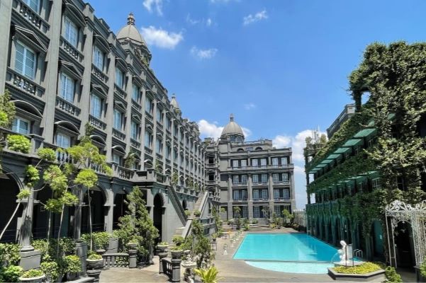 Kemegahan Tahun Baru ala Eropa Dengan Semarak  kembang api  di GH Universal Bandung