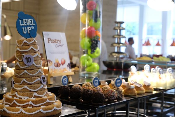 HUT KE-10 HOTEL ASTON PRIORITY SIMATUPANG BAGIKAN HADIAH MENGINAP GRATIS