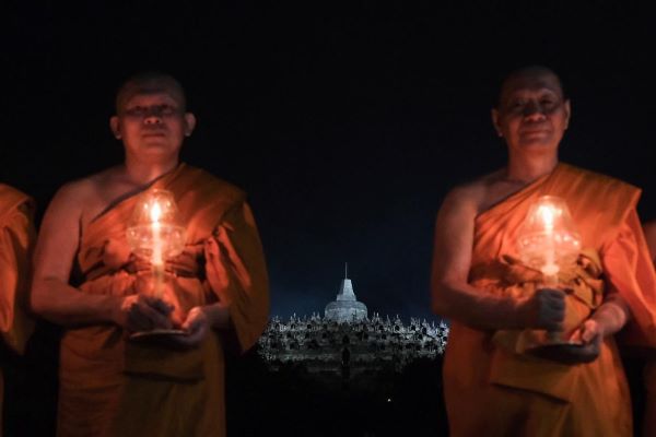 Berbagai Kegiatan Wisata Sambil Merayakan Waisak di Sekitar Borobudur 4 lampion borobudur2