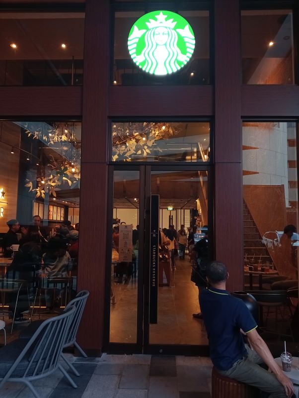 Starbucks Reserve ke-23 Hadir di Gedung Tertinggi di Asia Tenggara 3 4 1