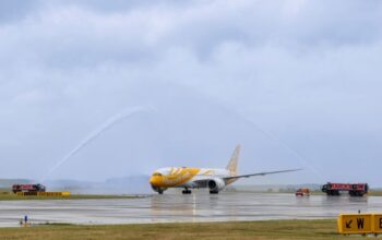 Scoot Boeing 787 Dreamliner arriving in Vienna Airport with a Water Cannon Salute Ceremony