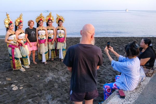 Kemenpar Gelar Gerakan Wisata Bersih di Pantai Lovina, Buleleng, Bali 4 gwb2