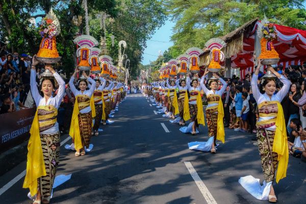 Wamenpar Ni Luh Puspa Terpukau Pesta Kesenian Bali 2025 4 pkb3