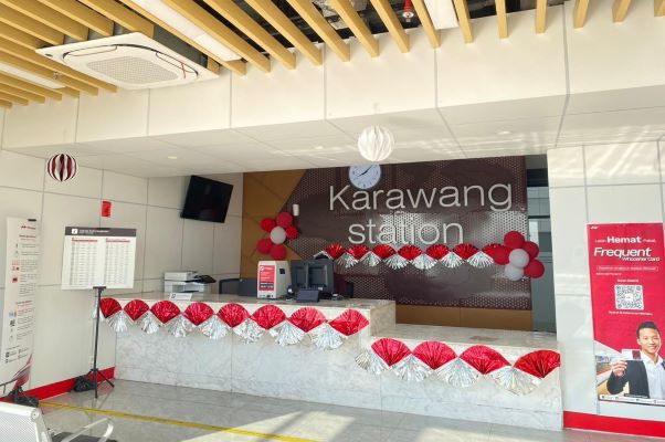 Meriahkan HUT RI, Bendera Merah Putih dan Nuansa Merah Putih Hiasi Stasiun dan Kereta Cepat Whoosh 4 hut801