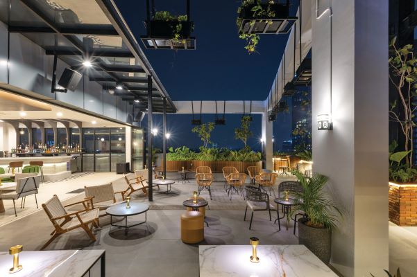 THE PLATFORM ROOFTOP BAR HADIR, TEMPAT HANGOUT BARU DI PUSAT JAKARTA