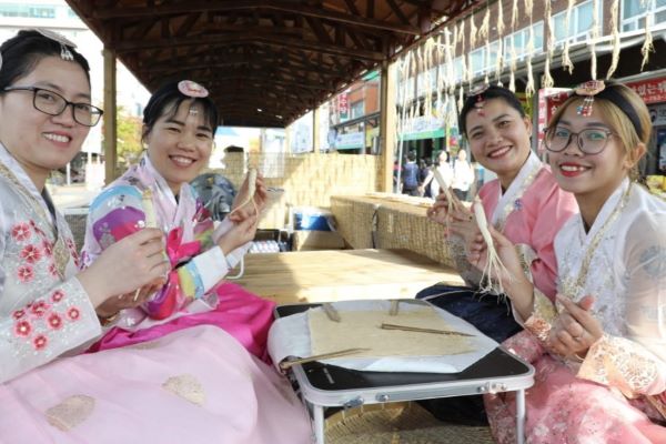 KOREA TRAVEL FAIR 2025 Ajak Wisatawan Indonesia Menikmati Musim Dingin di Korea 3 Geumsan World K Insam Festival