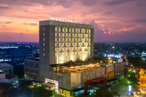 Facade Mercure Solo