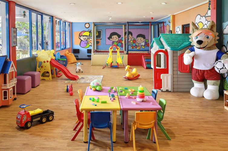 Ciptakan Cerita Seru Keluarga Saat Liburan Sekolah di Hotel – Hotel Accor 4 Mercure Convention Center Ancol MIMO Entertainment and Kids Club