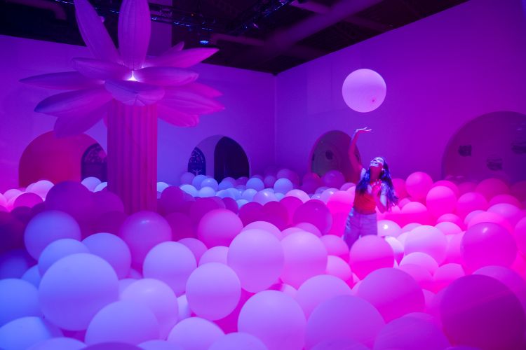 Nikmati Beragam Acara Seru Musim Panas di Hong Kong 4 Bubble Planet HK Credit Exhibition Hub Bank Images