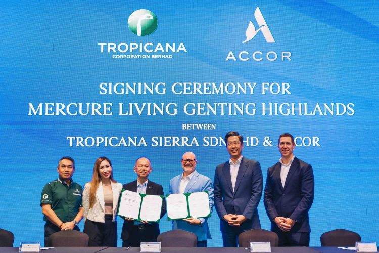 Accor dan Tropicana Corporation Berhad Akan Hadirkan Mercure Living Genting Highlands 3 Final signing photo Accor x Tropicana