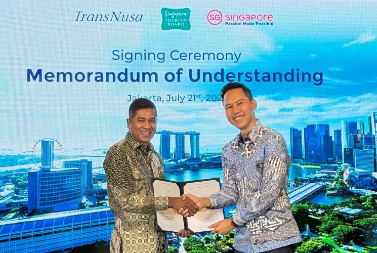 Singapore Tourism Board dan TransNusa Hadirkan Tarif Penerbangan Spesial dan Promo Fly-Cruise Terbaru 3 Foto 1 Penandatanganan MoU Kerja Sama antara TransNusa dan Singapore Tourism Board 1