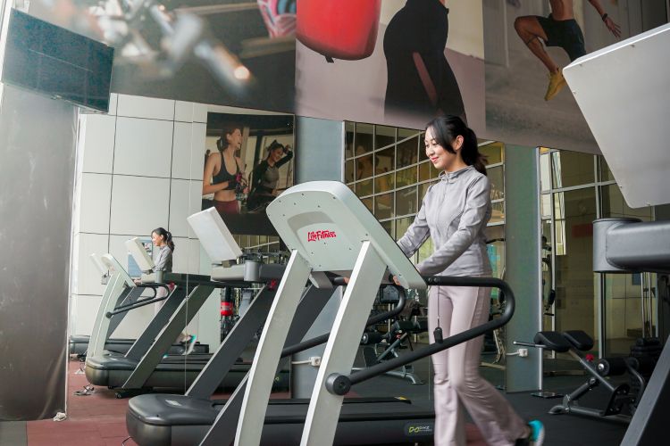 Tetap Bugar di Fasilitas Wellness Archipelago Hotels 3 The Grove Suites by Grand Aston Gym