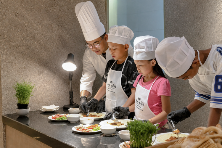 Santika Indonesia Hotels & Resorts Kenalkan Dunia Perhotelan Kepada Anak-anak