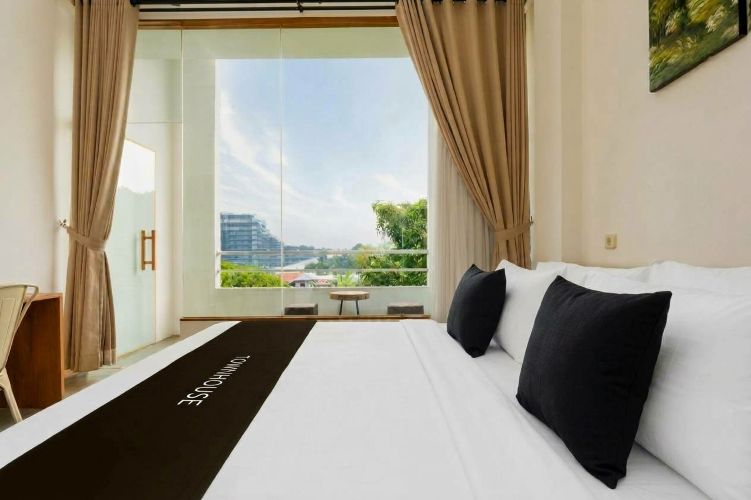 PRISM 8 Tahun di Indonesia. Bagikan Diskon Birthday Sale Sepanjang Oktober 4 Townhouse Tjiburial